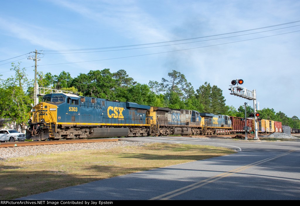L795 accelerates over Martin Street